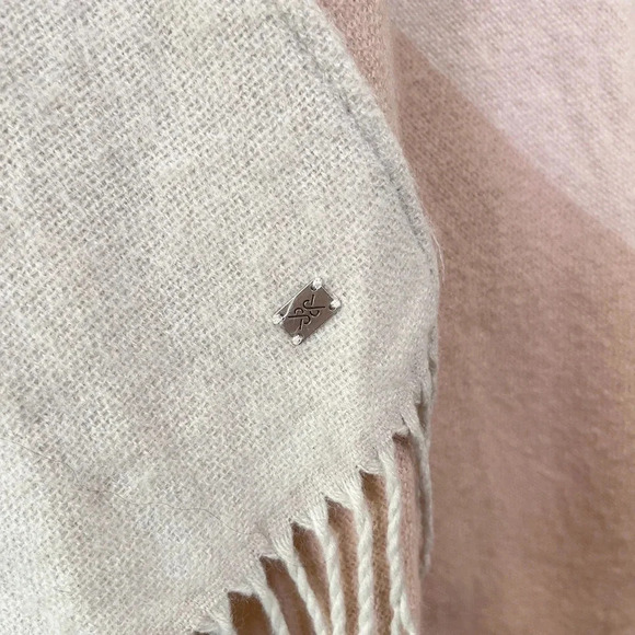 SOIA & KYO Woven Scarfigan Cardigan Wrap Scarf - Picture 5 of 9